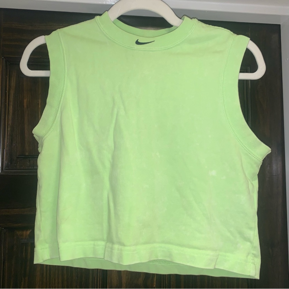 Women’s Nike Semi-Cropped Tank in Green Size Medium